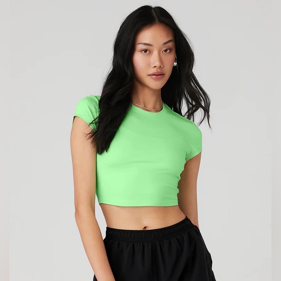 ALO Yoga Tops - Alo Yoga Alosoft Crop Finesse Short Sleeve Green Size XS